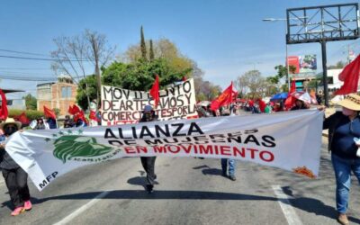 Sol Rojo marcha del mercado zonal al Zócalo