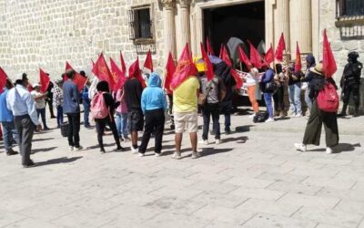 Sol Rojo se manifiesta en Palacio Municipal y bloquea vialidades