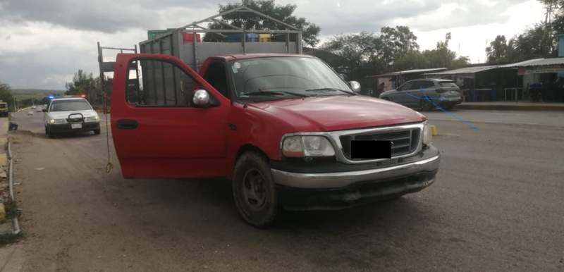 Detiene Policía Vial Estatal a ocupante de camioneta con 19 paquetes de aparente marihuana