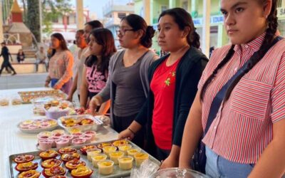 Jóvenes de San Lorenzo Cacaotepec se capacitan en materia laboral