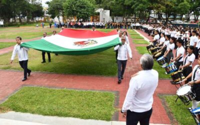 Las y los universitarios somos los encargados de labrar el futuro de México