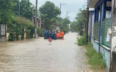 Brindan apoyo a habitantes en San Juan Bautista Tuxtepec por inundaciones