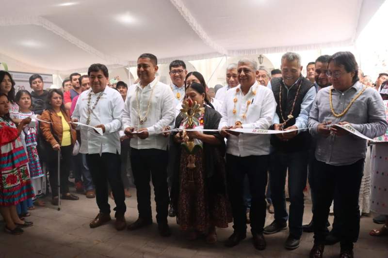 Celebran pueblos Día Nacional del Maíz en zócalo de Oaxaca de Juárez