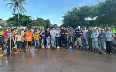 Empieza la limpieza en Juchitán, tras las lluvias