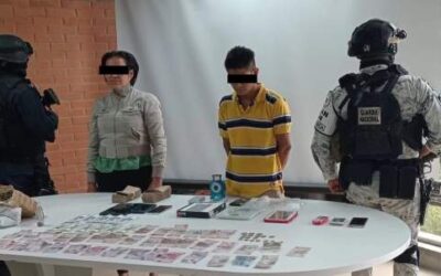 En cateo en Huajuapan FGEO detienen a dos personas, asegura drogas, equipos electrónicos y teléfonos