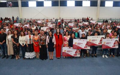 Jefas de familia de Valles Centrales, beneficiadas con la tarjeta Margarita Maza