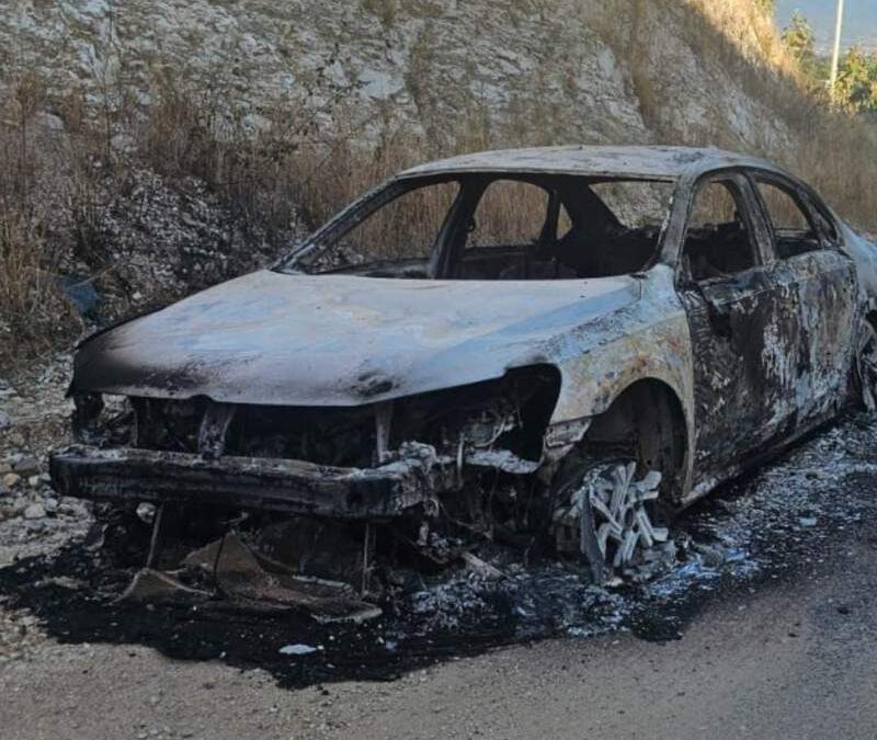 3 cuerpos al interior del auto localizado en San Andrés Zautla