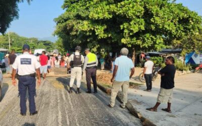 Bloquean habitantes de Jamiltepec, carretera federal 200