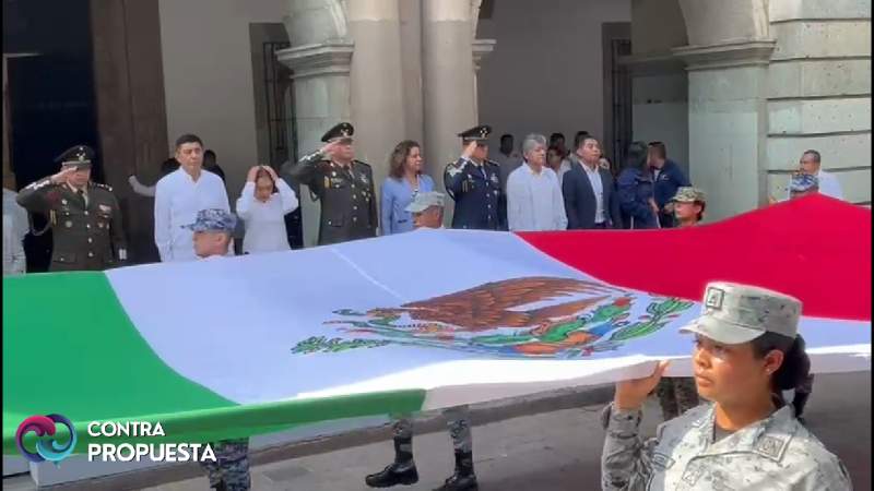 Disfrutan oaxaqueños desfile cívico militar