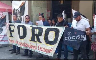 Protestan organizaciones en Palacio de Gobierno