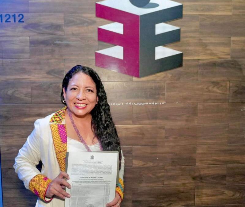 Recibe Nancy Benítez, del IEEPCO, constancia de mayoría certificada como Presidenta electa de Santa Cruz Xoxocotlán