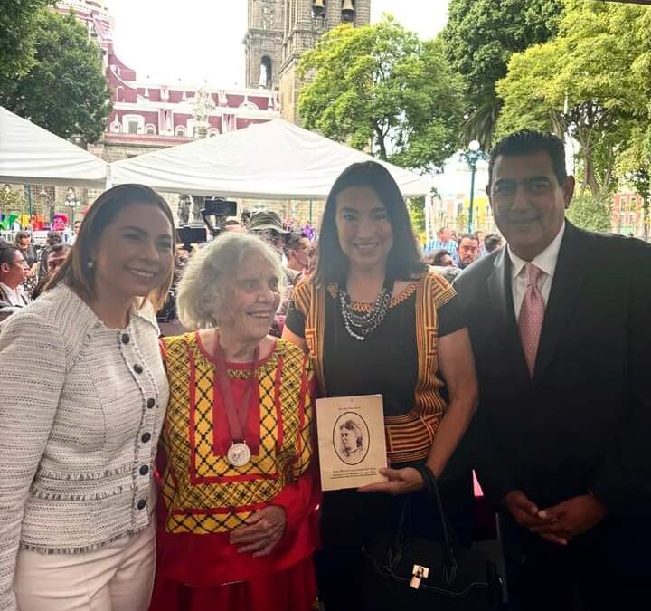 En Puebla, entrega de la medalla Carmen Serdán