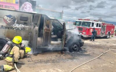 Atiende Bomberos de Oaxaca incendio de unidad de traslado de valores en Villa de Zaachila