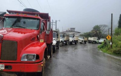 Camioneros y prestadores de Servicio mantienen bloqueo en Huautla