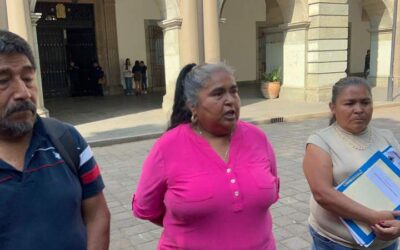 Edil de Zapotitlán Palmas pide que no haya desaparición de poderes en su municipio; la acusan de corrupción