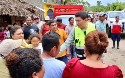 “No están solos, tienen todo el apoyo del Gobierno de Oaxaca”, expresa Salomón Jara a damnificados de Villa de Tututepec