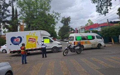 Personal del IEEPO bloquea en la Colonia Reforma