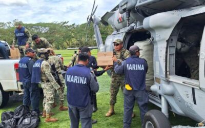 Refuerzan atención médica en Pinotepa Nacional con apoyo aéreo tras impacto del huracán Erick