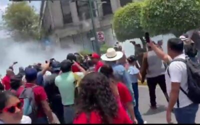Se enfrenta la CNTE con el Gobierno Federal, comienzan los disturbios en SEGOB