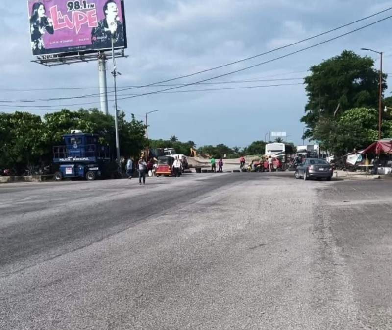 Ganaderos bloquean en Juchitán