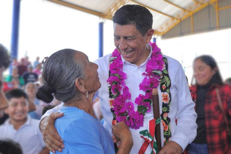 Refuerza Gobierno de Oaxaca la infraestructura educativa de San Juan Bautista Guelache