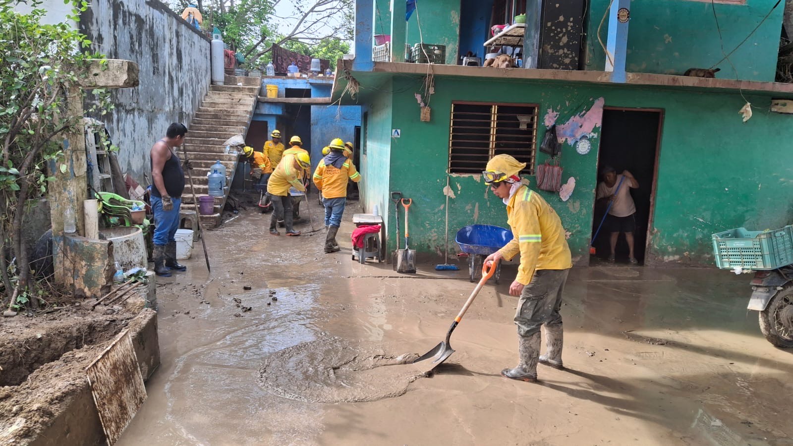 Mantiene Coesfo apoyo en zonas afectadas por lluvias en Veracruz