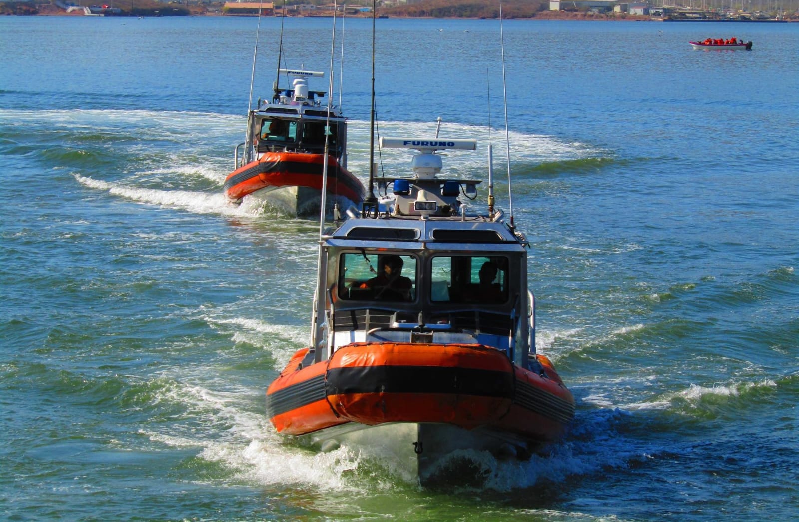 SEMAR localiza en altamar nave con 28 menores de edad; que se presume que estaban retenidos