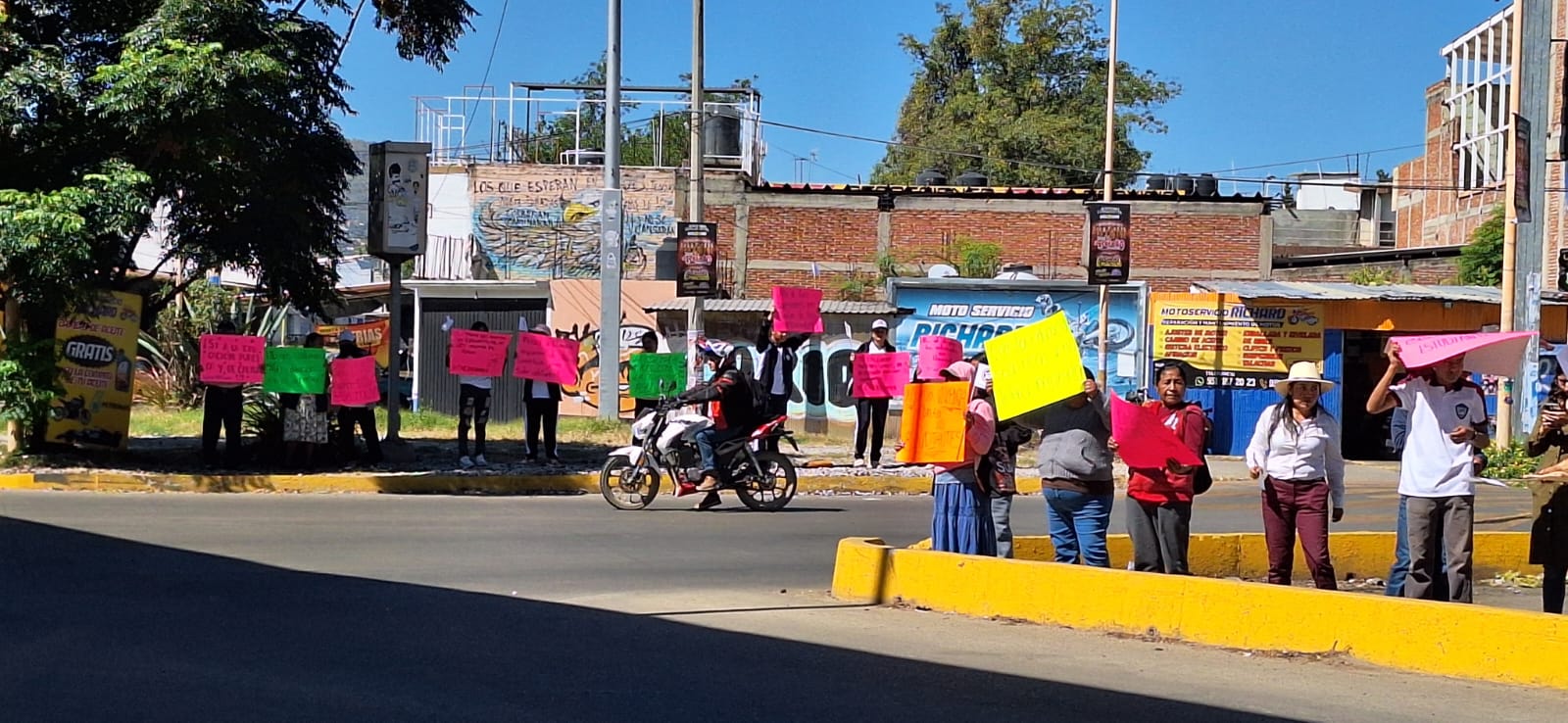 Protestan alumnos de la FNERR en 5 Señores