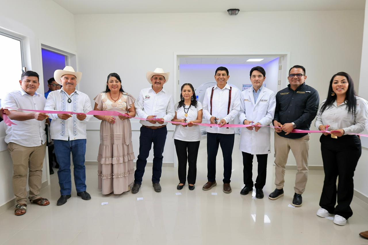 Entrega Salomón Jara primer tomógrafo gratuito a hospital de San Pedro Pochutla; da respuesta a exigencia de más de una década