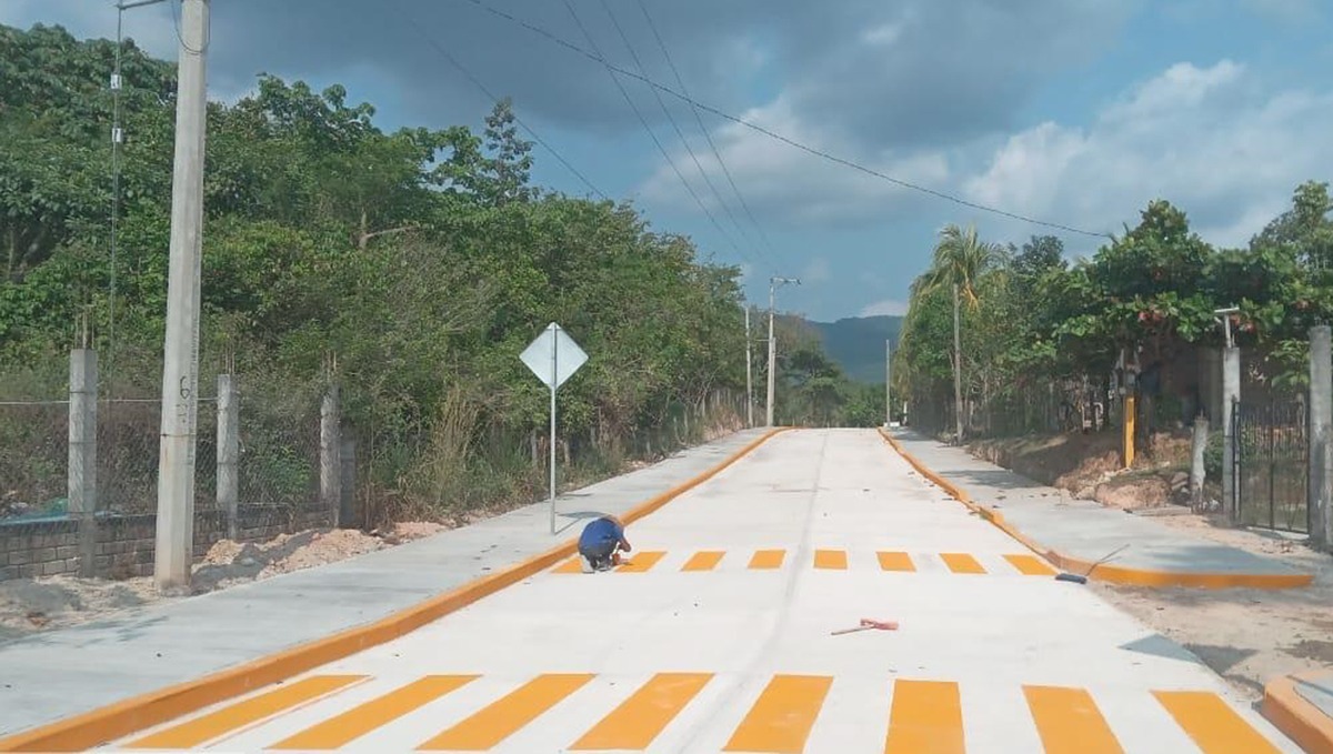 Impulsa Gobierno de Oaxaca el desarrollo en la Costa con nueva infraestructura vial en San Agustín Chayuco