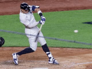 Los Yankees hacen movimientos clave para definir su roster