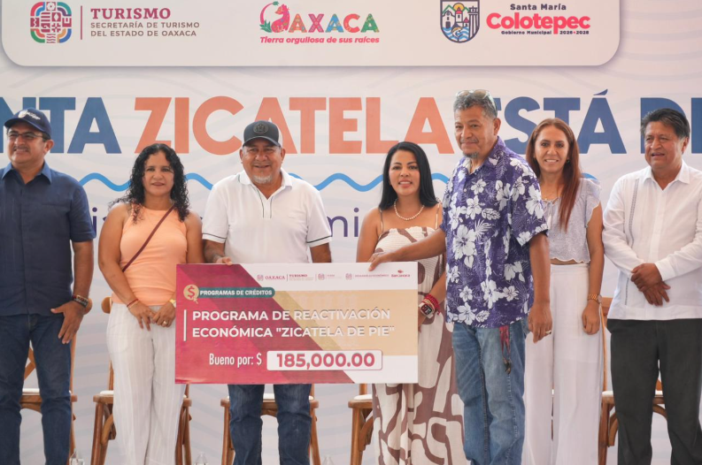 Gobierno de Oaxaca reactiva economía en Punta Zicatela: inaugura festival y entrega más de 1.3 mdp en créditos