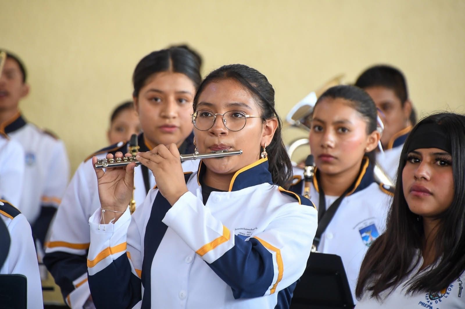 La UABJO invita a jóvenes que egresan a secundaria a inscribirse a sus bachilleratos
