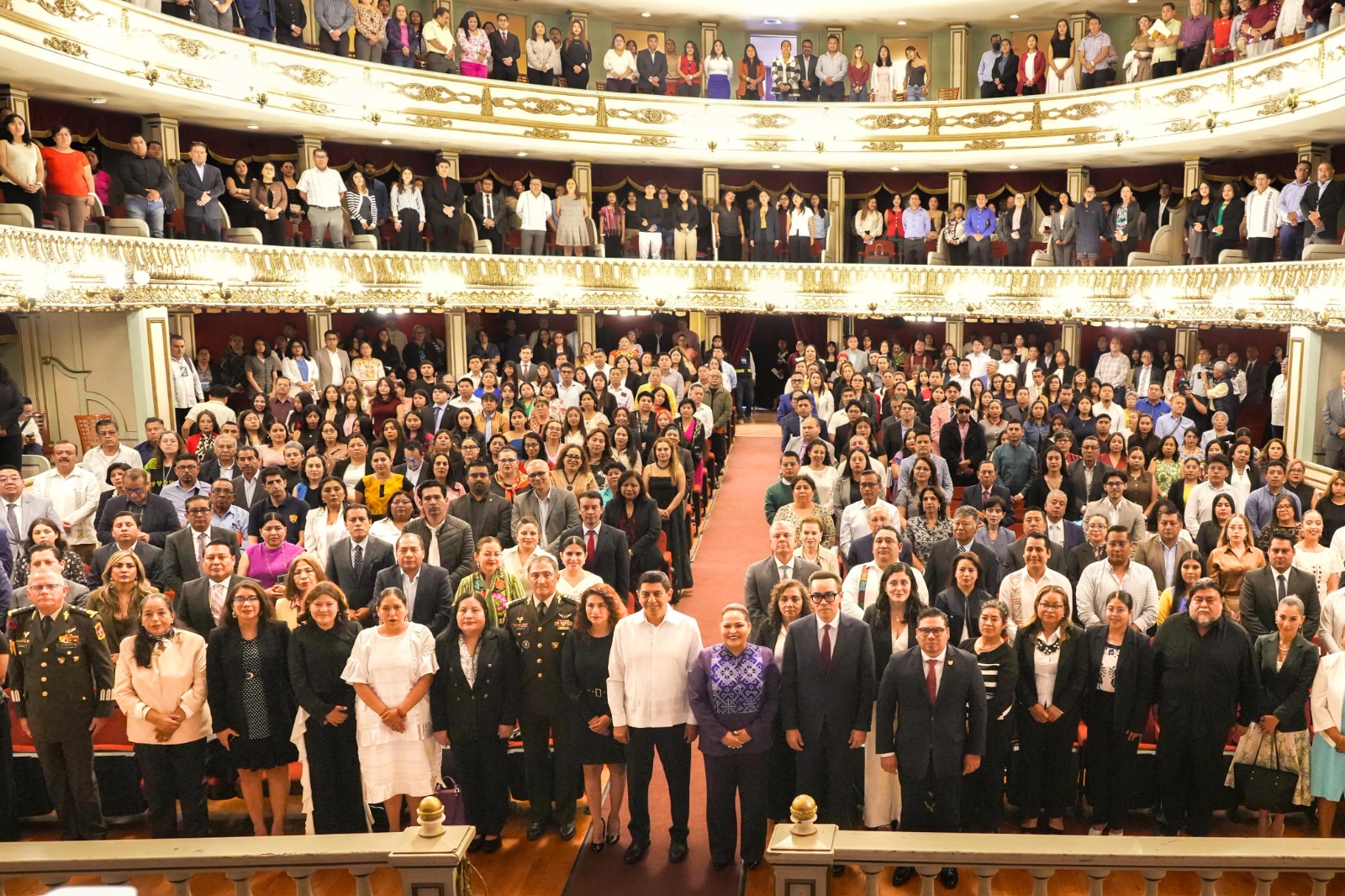 PRIMAVERA OAXAQUEÑA SE PRONUNCIA POR UNA JUSTICIA MÁS CERCANA ⚖️ 📣 La Primavera Oaxaqueña arropa y se suma, con responsabilidad histórica, al proceso de transformación y construcción de un sistema de justicia más cercano, moderno y justo para el pueblo. Por ello, el Gobernador Salomón Jara Cruz participó en la inauguración del Foro Nacional sobre Código Nacional de Procedimientos Civiles y Familiares, Avances y Coyunturas: ¿Estamos listos para su implementación? 📄 CONOCE TODOS LOS DETALLES: DESARROLLO 📆 Jueves 9 y viernes 10 de abril 📍 Teatro Macedonio Alcalá PARTICIPANTES 🧑🏻‍⚖️ Juezas y jueces ⚖️ Magistradas y magistrados 🏛️ Juristas, academia y profesionales del derecho ACTIVIDADES Conferencias, exposiciones, espacios de diálogo, ponencias y paneles 🎤 Talleres de simulación de audiencias preliminares y de juicios