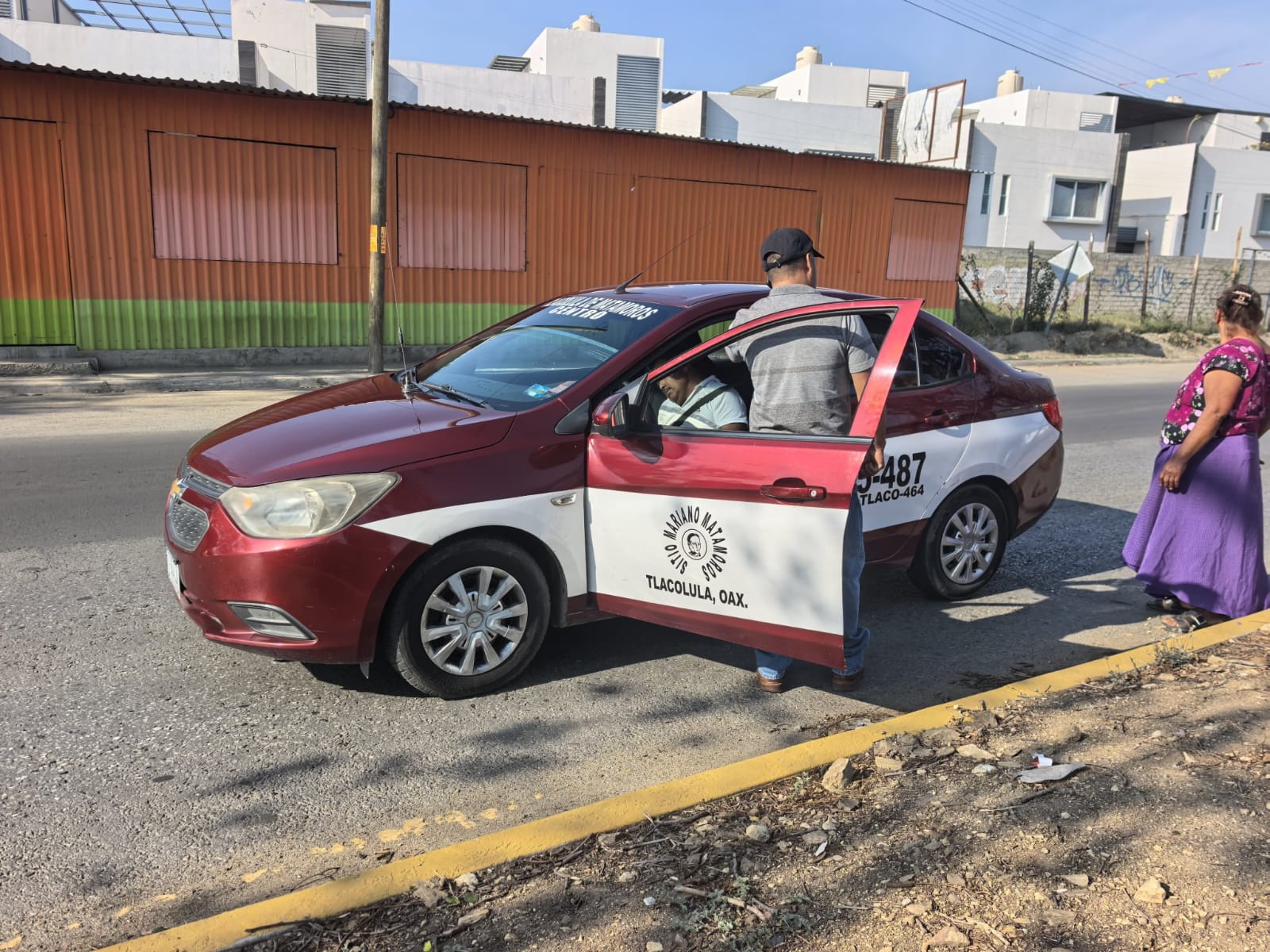Fallece chófer de taxi en Avenida Ferrocarril