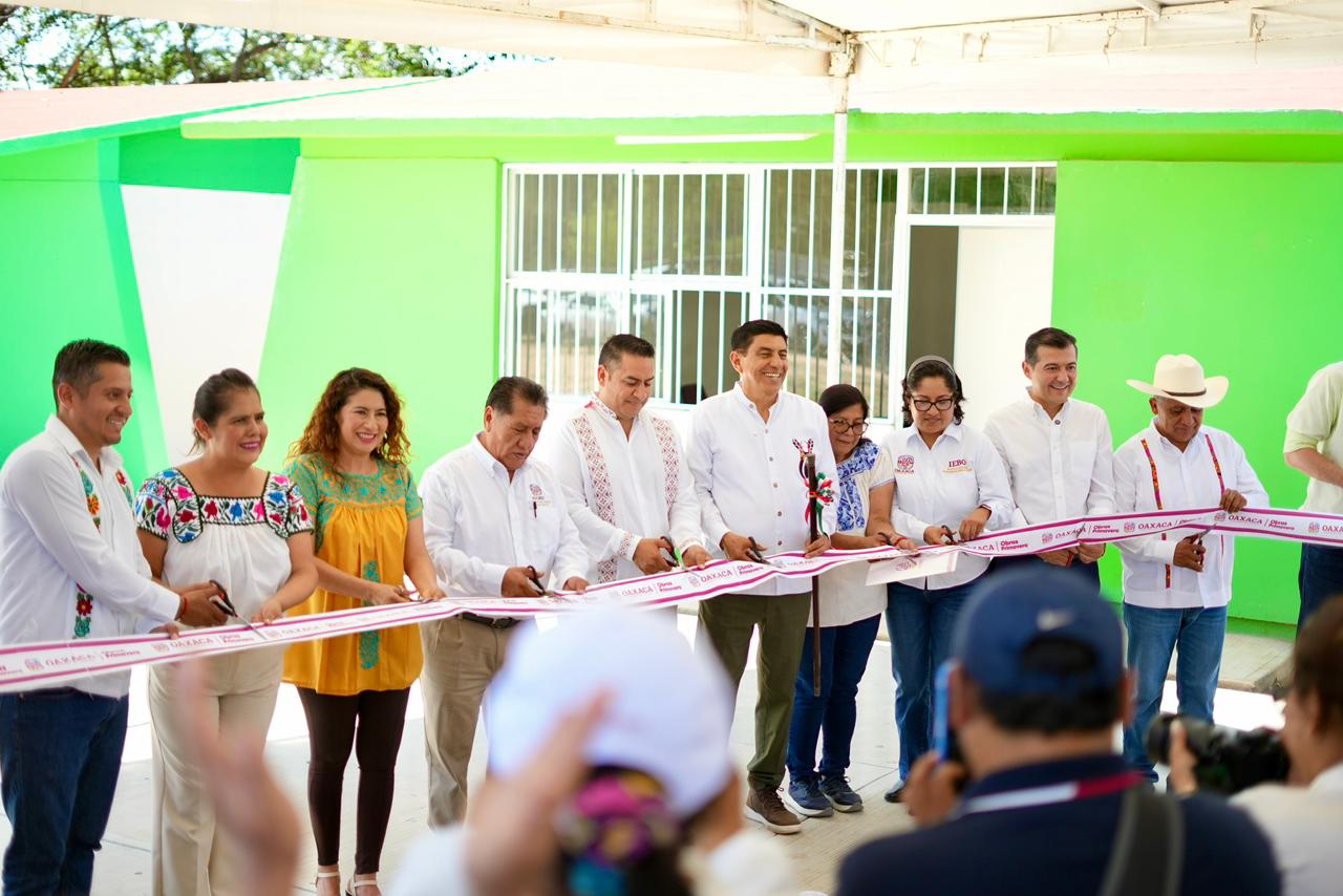 Por una educación digna y de calidad, entrega Gobierno de Oaxaca aula nueva en el IEBO 112 de Ciénega de Zimatlán