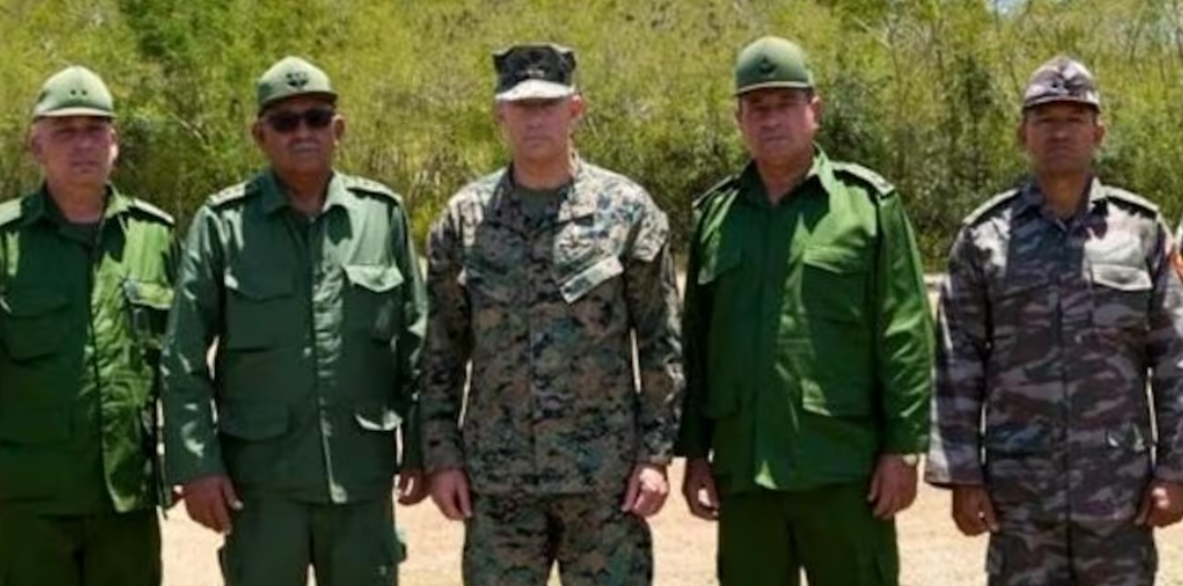 El jefe del Comando Sur se reúne con mandos militares de Cuba en los límites de la base de Guantánamo