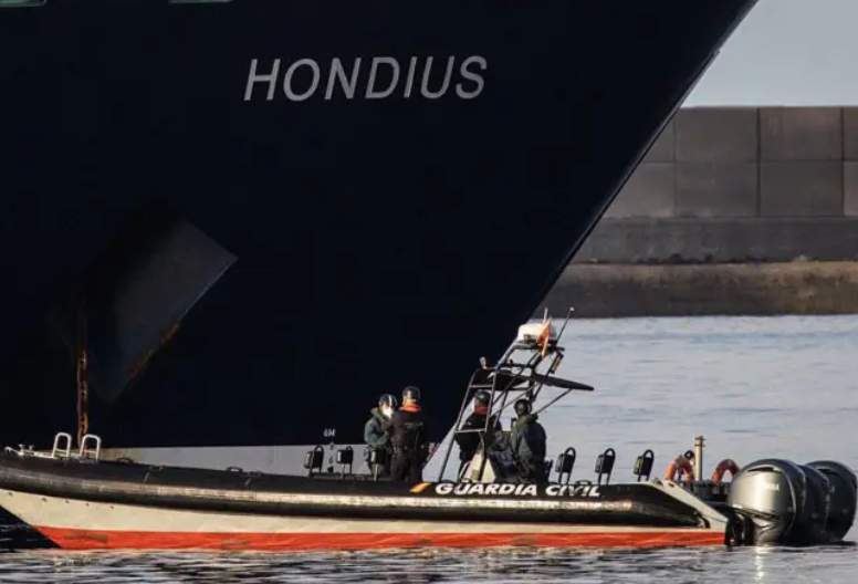 Comienza en Tenerife la operación para evacuar el crucero afectado por el hantavirus