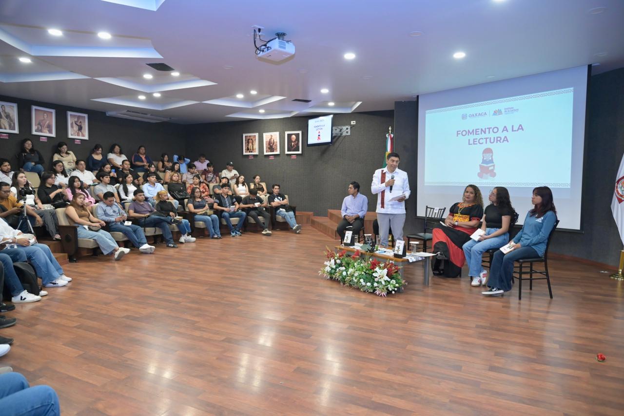 Fortalece Gobierno del Estado hábito de la lectura en estudiantes de educación media y superior de Valles Centrales