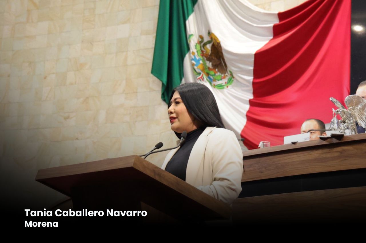 Congreso de Oaxaca ejerce un presupuesto menor al tope establecido en el Plan B: diputada Tania Caballero Navarro * La presidenta de la Jucopo afirmó que la armonización con la reforma federal no incrementará el presupuesto del Legislativo local San Raymundo Jalpan, Oax., a 19 de mayo de 2026.- En Oaxaca, el Congreso del Estado ejerce un presupuesto menor al tope aprobado en la Reforma Electoral conocida como Plan B, propuesta por la Presidenta Claudia Sheinbaum Pardo, así como con los límites al número de sindicaturas y regidurías municipales, por lo que la armonización de la reforma constitucional federal con la local fortalece la política de austeridad y el ejercicio responsable del gasto del Poder Legislativo estatal, afirmó la presidenta de la Junta de Coordinación Política (Jucopo) de la LXVI Legislatura, diputada Tania Caballero Navarro. En Sesión Extraordinaria para armonizar las nuevas disposiciones federales con las locales en materia electoral, la legisladora subrayó que el Poder Legislativo del Estado avanzará con firmeza hacia un modelo de gobierno más eficiente, responsable y austero, que garantice que cada peso del presupuesto público se traduzca en beneficios reales para la ciudadanía. Expresó que los nuevos criterios fijan topes presupuestales para los congresos locales; sin embargo, no afectarán el gasto actual de la institución, toda vez que el Congreso ya gasta menos del límite legal permitido a nivel nacional. Detalló que, en un acto de congruencia con los principios de la transformación nacional, la soberanía estatal mantiene el compromiso de seguir trabajando con apenas el 0.44 por ciento del presupuesto total del estado, situándose muy por debajo del límite del 0.70 por ciento fijado en la reforma federal. "La pregunta de fondo es si queremos instituciones más costosas o instituciones más útiles para la gente. En Oaxaca la austeridad es una práctica que seguiremos profundizando; jamás pensaríamos en aumentar nuestro presupuesto aprovechando un tope legal superior", sostuvo la diputada por el Distrito V, con cabecera en Asunción Nochixtlán. De igual forma, precisó que con las modificaciones se establecen límites en el número de sindicaturas y regidurías municipales. Sin embargo, aclaró que, en el caso de Oaxaca, esta medida no significará un aumento de plazas ni de gastos en los ayuntamientos, especialmente en aquellos gobernados bajo el sistema de Sistemas Normativos Indígenas (SNI), los cuales históricamente han operado de forma responsable con estructuras comunitarias reducidas, a menudo menores a diez concejalías. Al término de su participación, la presidenta de la Jucopo hizo un llamado respetuoso a los 570 municipios de la entidad y diversas instituciones públicas para sumarse a esta visión de servicio basada en la optimización de los recursos, con el objetivo de consolidar una administración pública de menor gasto y mayores resultados tangibles para la población oaxaqueña.