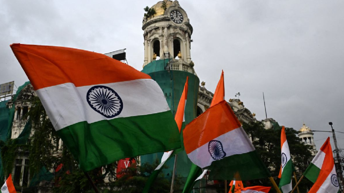 Buscan aumentar penas de cárcel e imponer multas millonarias por filtración de exámenes, tras protestas y suicidios en India