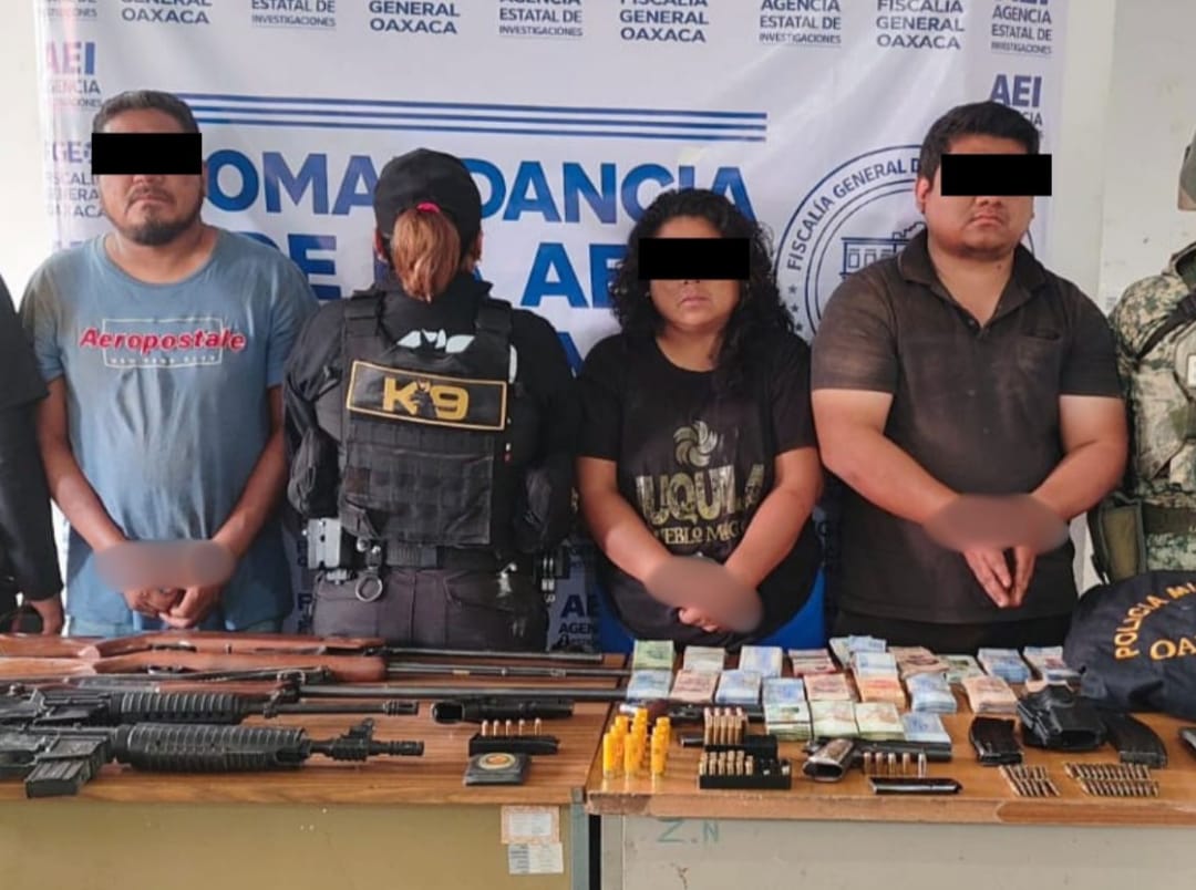 Detienen en Ejutla oaxaca a célula delictiva, les aseguran 1.5 mdp, armas de grueso calibre, vehículos remarcados y ropa policial
