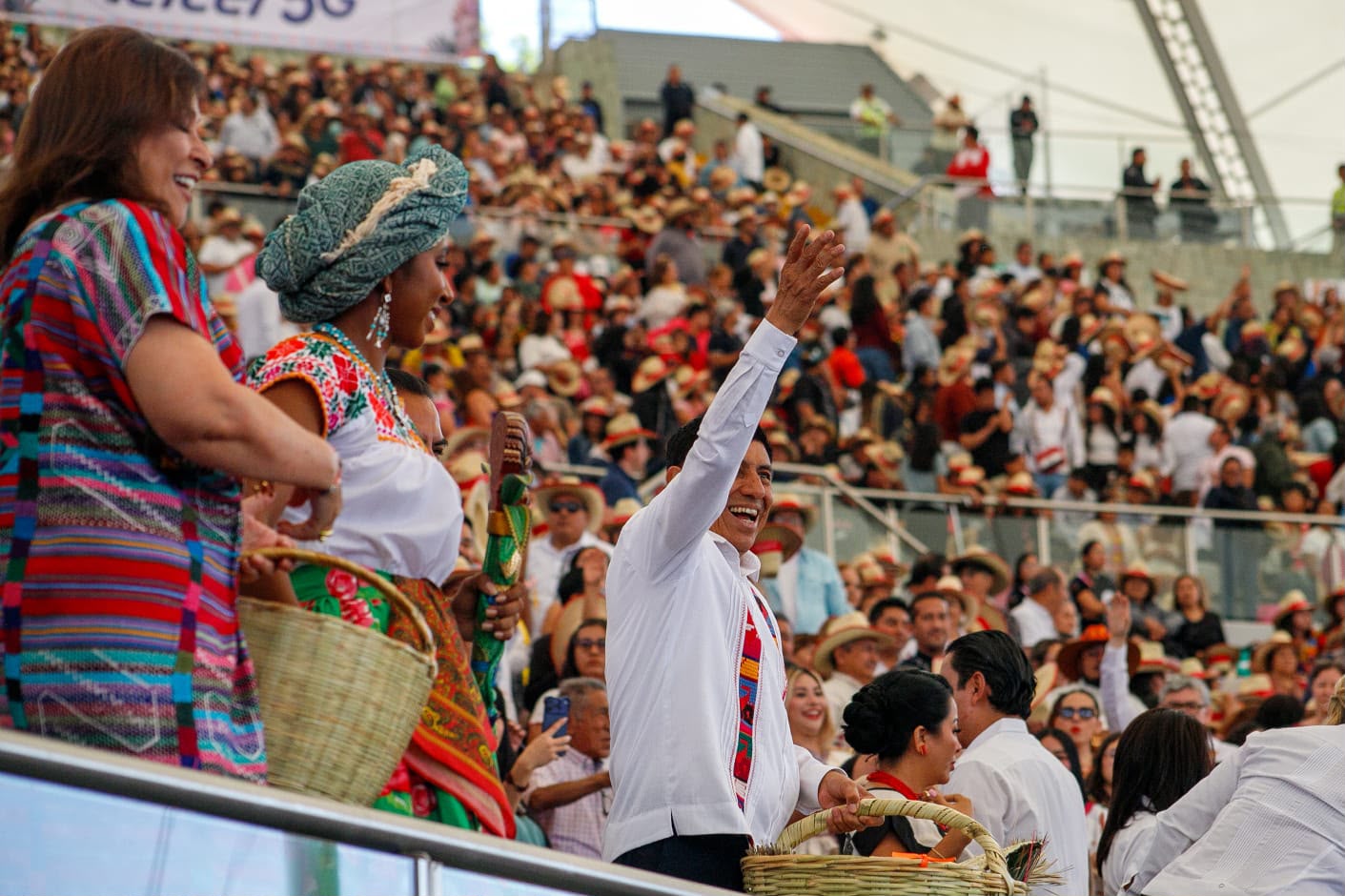Arranca con éxito, júbilo y algarabía Primer Lunes del Cerro, la fiesta étnica más importante de Latinoamérica