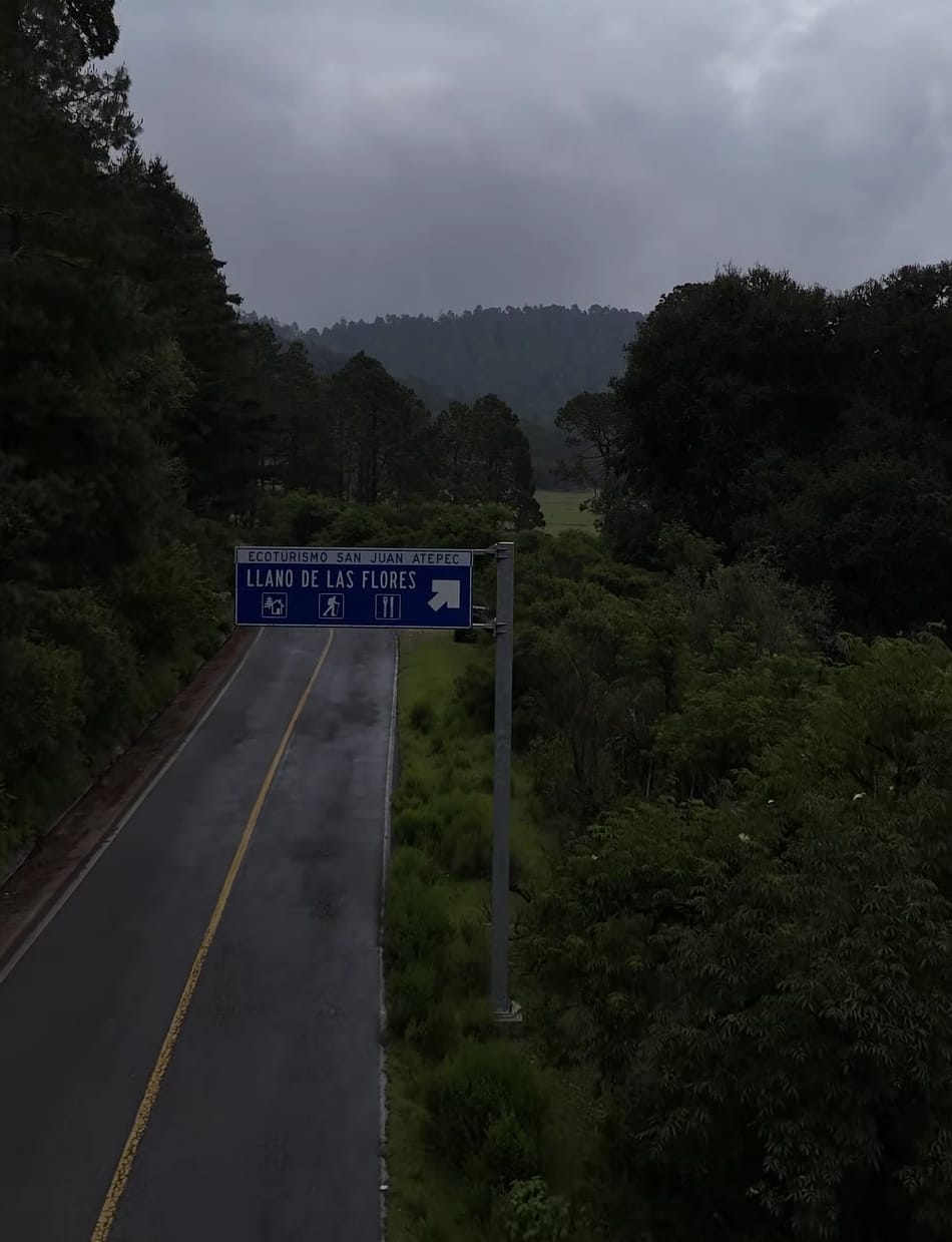 Una Camioneta con 11 pasajeros se vuelca en el Llano de las Flores, sobre la federal Oaxaca - Tuxtepec