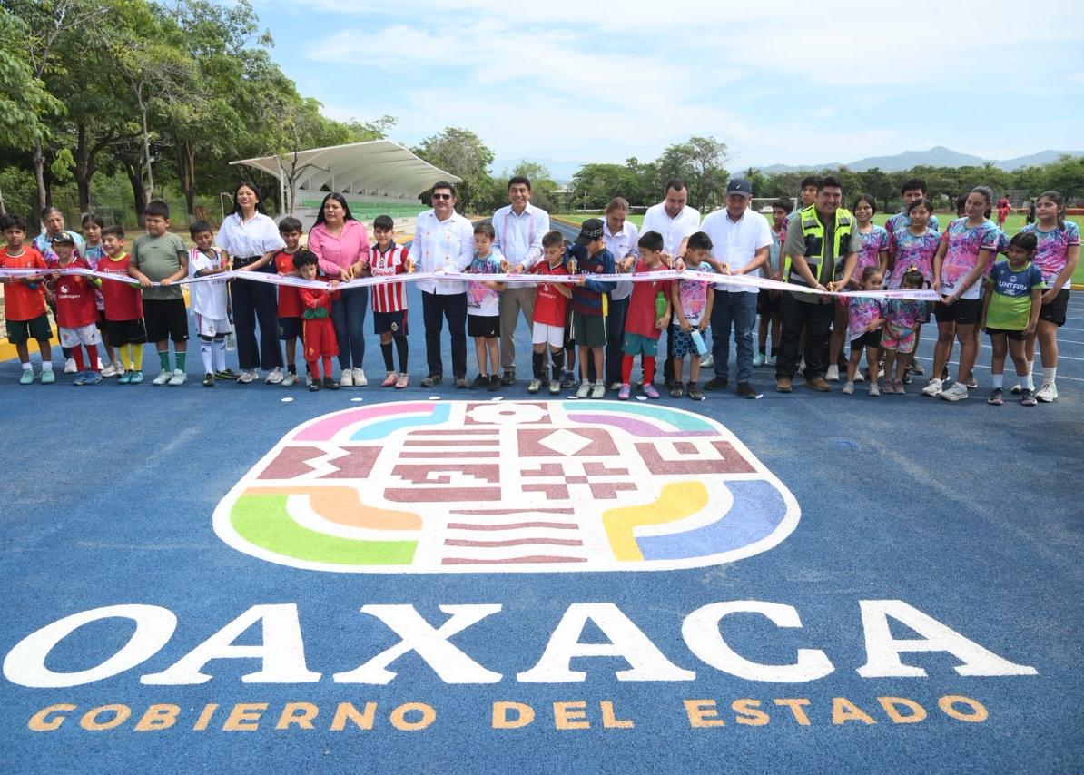 INAUGURA UNIDAD DEPORTIVA EN PUERTO ESCONDIDO