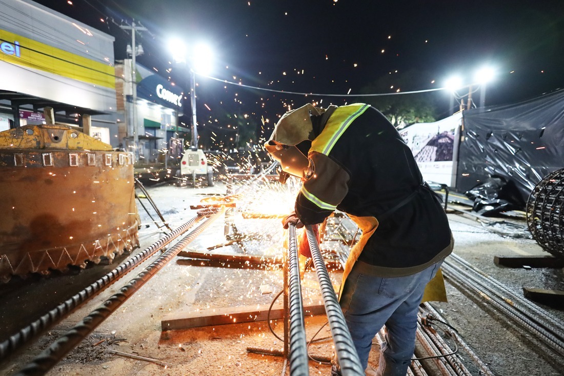 Gobierno de Oaxaca fortalece construcción del distribuidor vial en Viguera