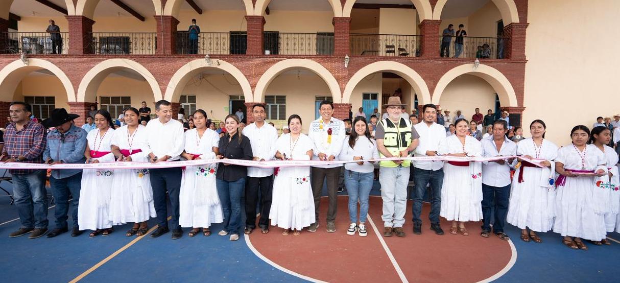 Gobernador Salomón Jara Cruz inaugura obras de infraestructura en la Sierra Juárez