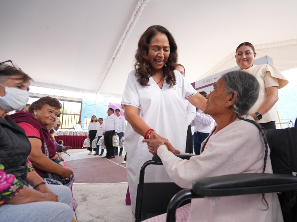 DIF Oaxaca acerca apoyos y servicios especializados a familias de Santa Lucía del Camino