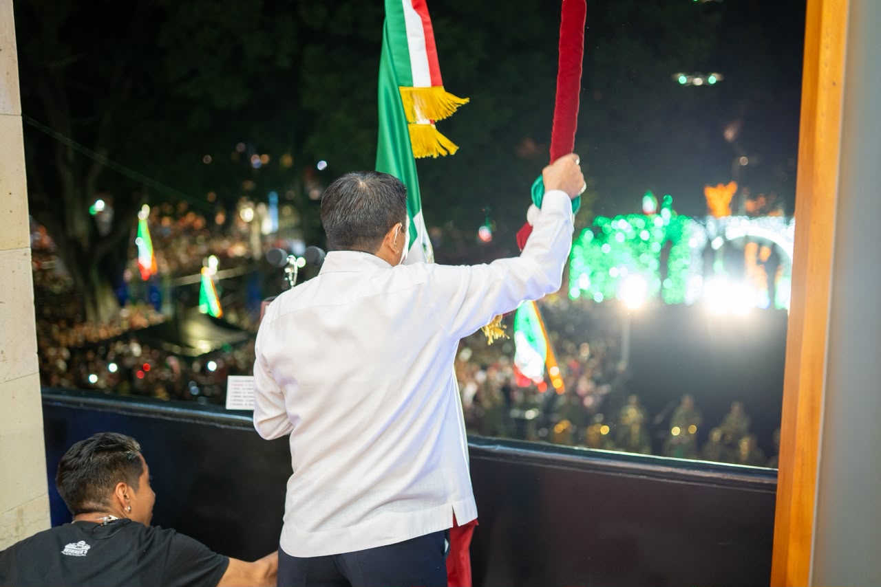 Llama Salomón Jara a la unidad en el 216 aniversario del inicio de la Independencia de México